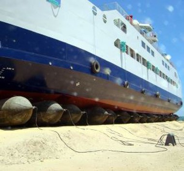 Πλοίο εκτόξευσης θαλάσσιων αερόσακων